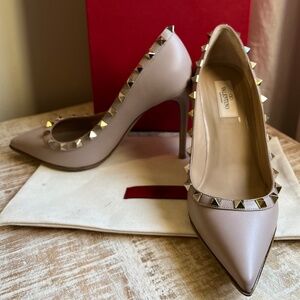 Valentino Garavani Rockstud Pumps - size 8, 100mm heel, color Poudre